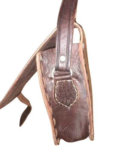 Bolso redondo labrado hebilla L