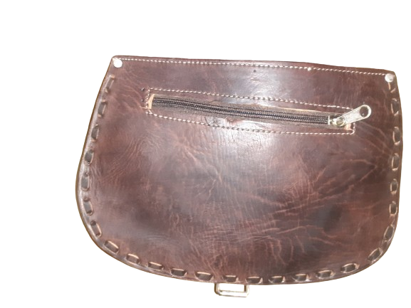 Bolso redondo labrado hebilla L