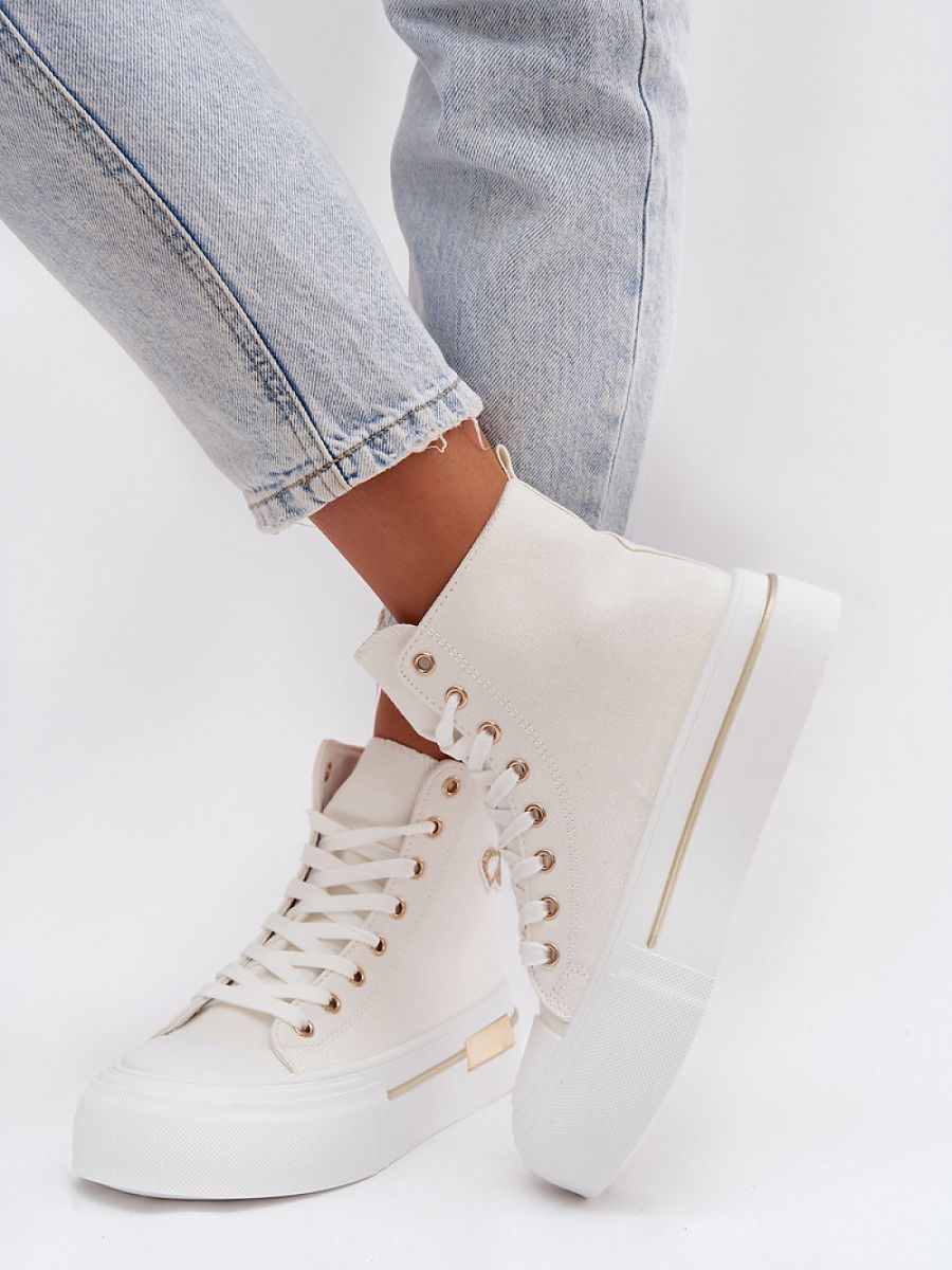 Baskets modèle 223604. Adoptez le style.