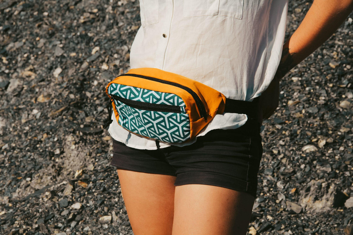 Spacious waist bag RIBBON OF LOVE black